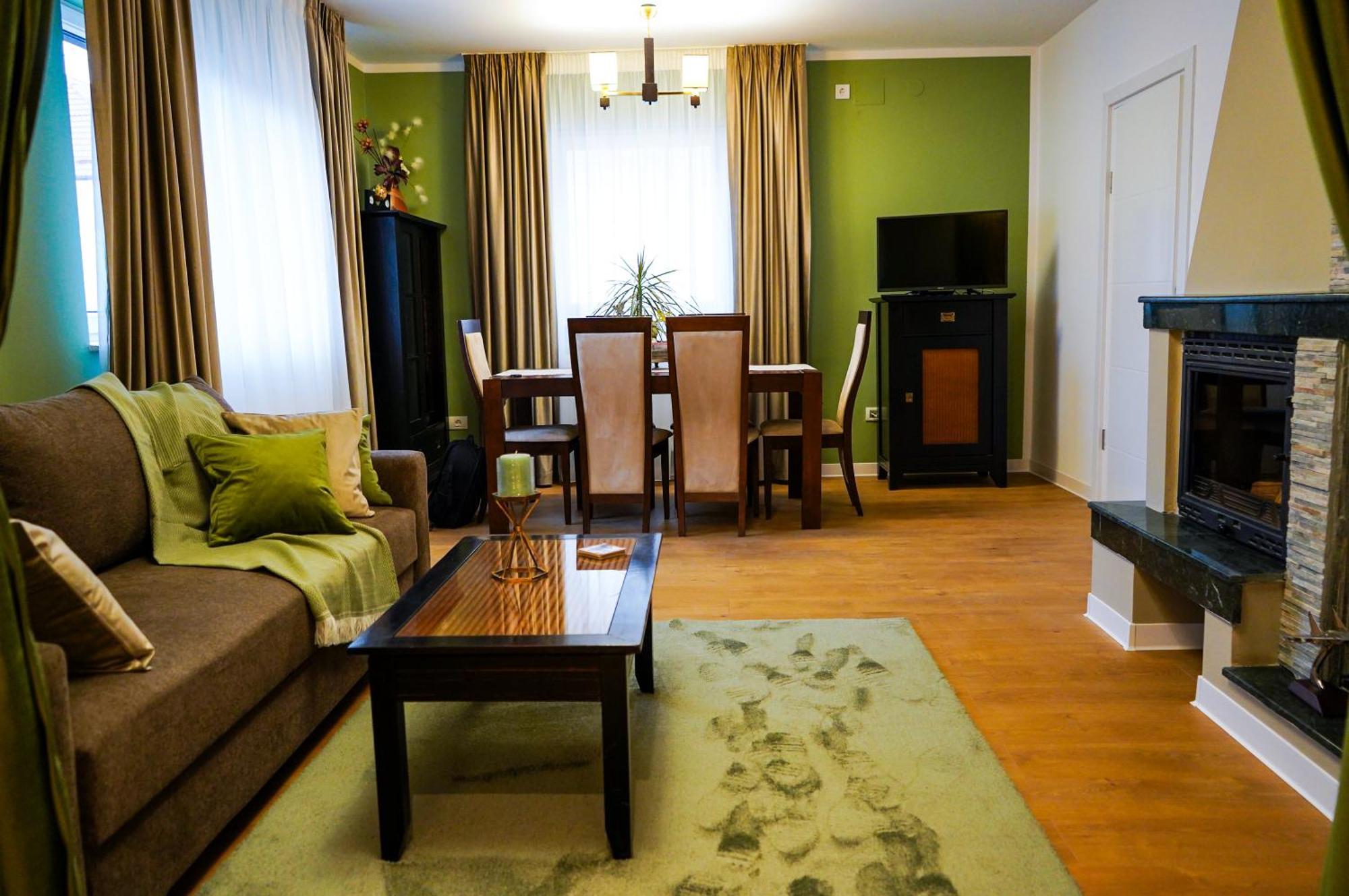 Aristocratic Home Brassó Kültér fotó
